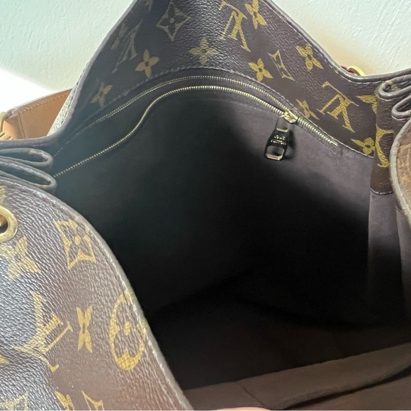 Louis Vuitton Monogram Canvas Metis Bag - Picture 8 of 11